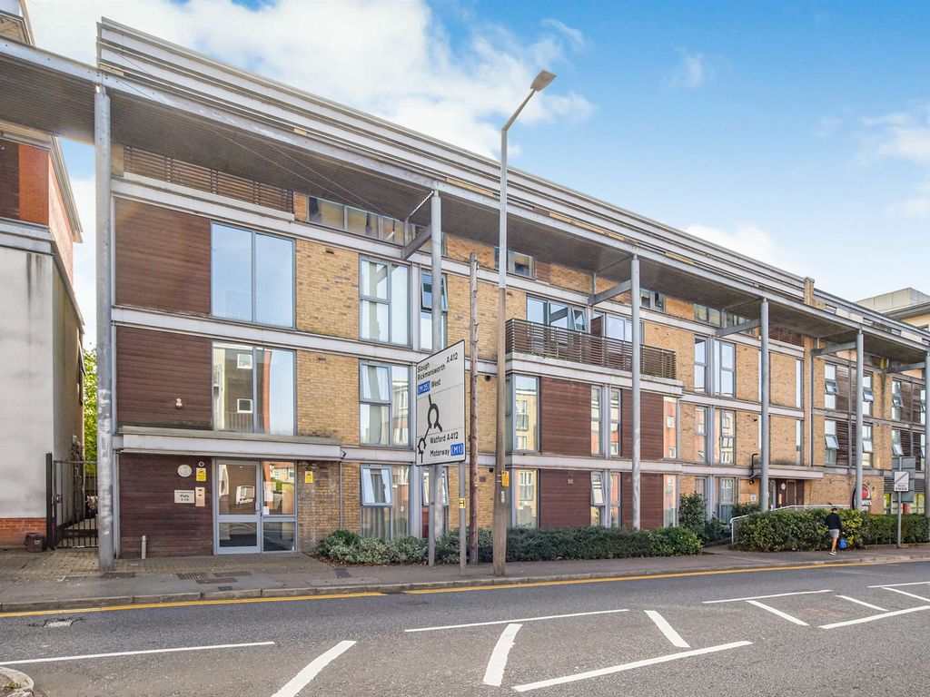 1 bed flat for sale in Whippendell Road, Watford WD18, £200,000