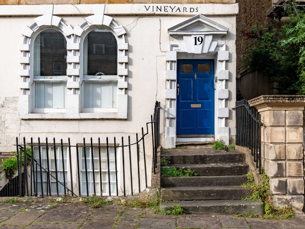 1 bed flat for sale in Vineyards, Bath BA1, £275,000