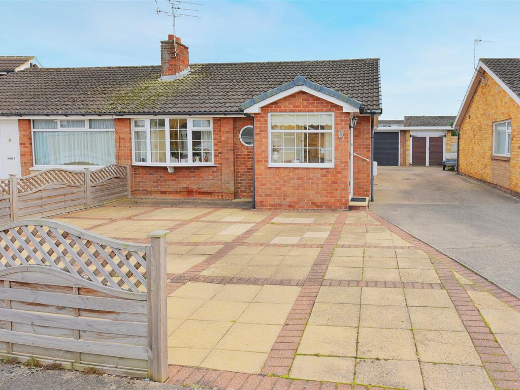 2 bed semi-detached bungalow for sale in Harcourt Close, Bishopthorpe, York YO23, £260,000