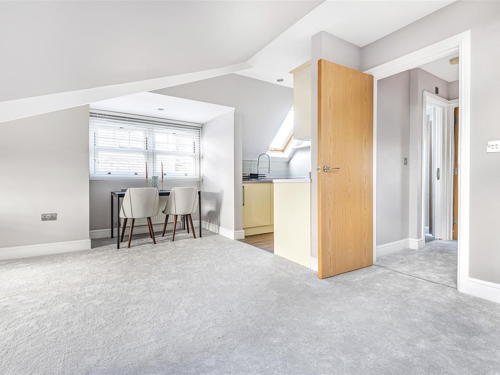 1 bed flat for sale in Ewell Road, Surbiton KT6, £265,000