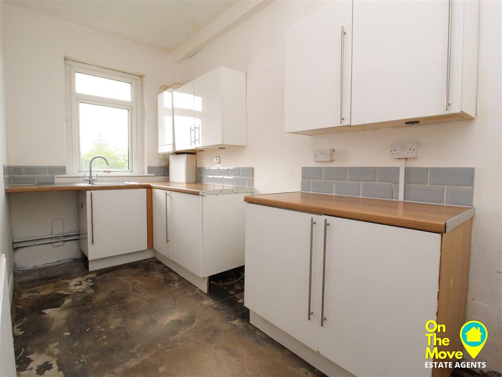 2 bed flat for sale in Drumgelloch Street, Airdrie ML6, £64,999