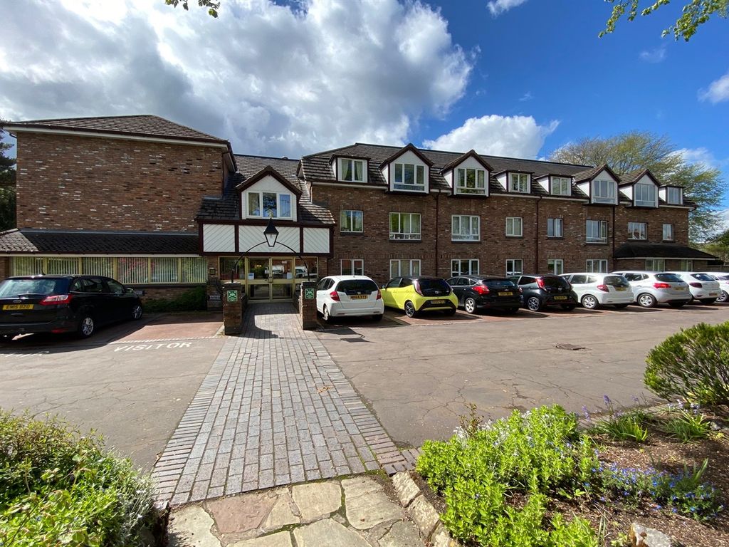 1 bed flat for sale in Victoria Road, Wilmslow SK9, £125,000