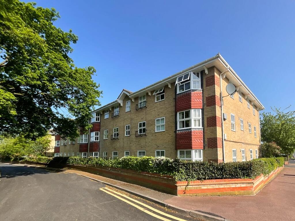 1 bed flat for sale in The Rowans, Wayletts, Leigh-On-Sea, Essex SS9, £155,000