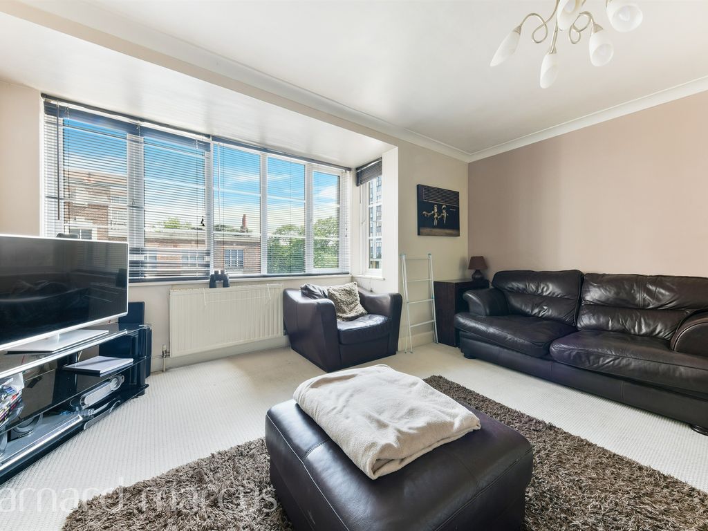 2 bed flat for sale in Brighton Road, Sutton SM2, £260,000
