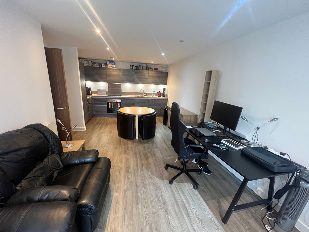 2 bed flat for sale in Anvil Place, Manchester M15, £195,000