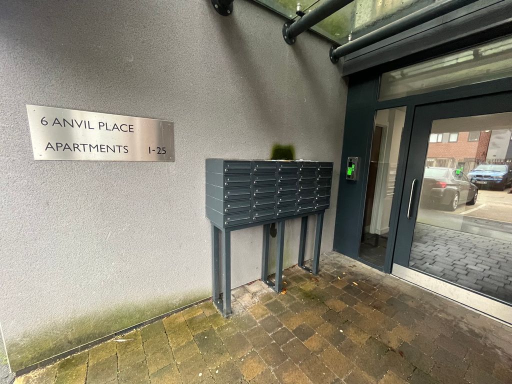 2 bed flat for sale in Anvil Place, Manchester M15, £195,000