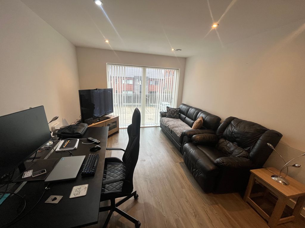 2 bed flat for sale in Anvil Place, Manchester M15, £195,000