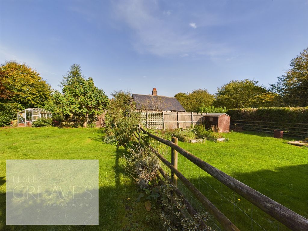 2 bed cottage for sale in Stoke Lane, Stoke Bardolph, Burton Joyce NG14, £250,000