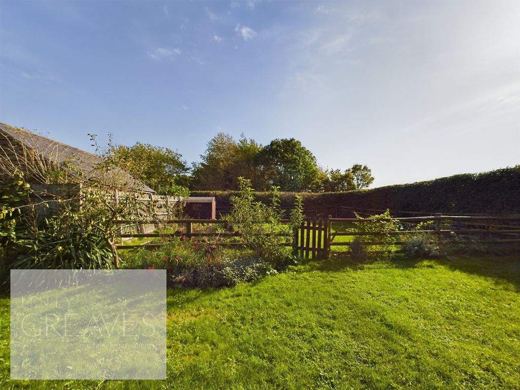 2 bed cottage for sale in Stoke Lane, Stoke Bardolph, Burton Joyce NG14, £250,000