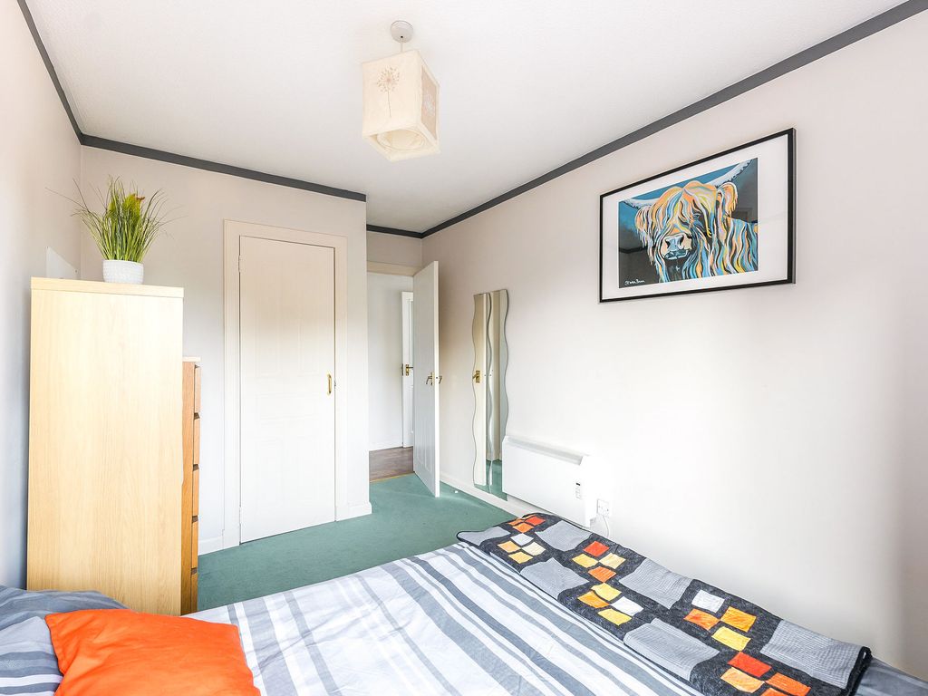 3 bed flat for sale in Duddingston Mills, Edinburgh EH8, £205,000