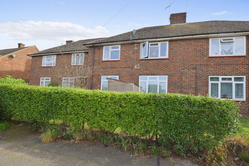 1 bed flat for sale in Alwen Grove, South Ockendon RM15, £180,000