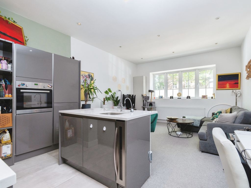 1 bed flat for sale in Overton Road, Sutton SM2, £325,000