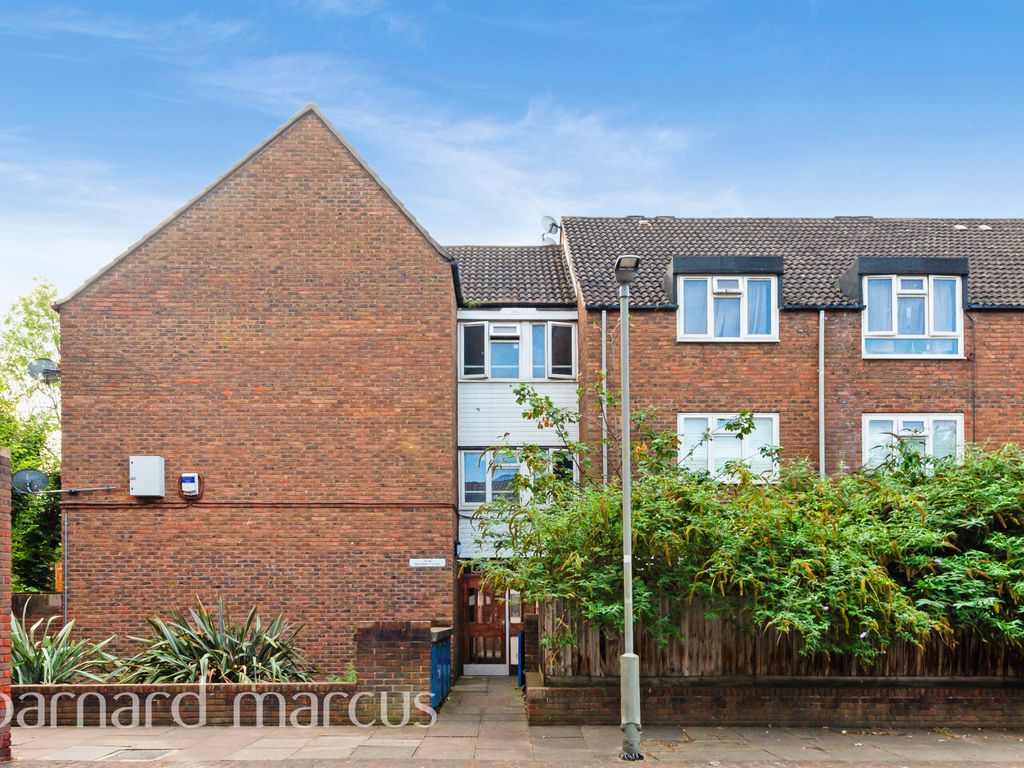 1 bed flat for sale in Mcdermott Close, London SW11, £300,000