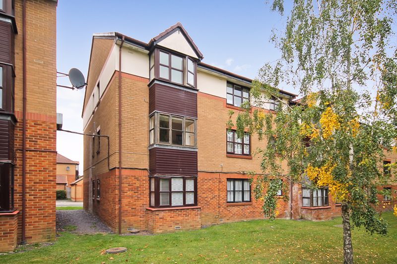 1 bed flat for sale in Conifer Way, Wembley HA0, £225,000