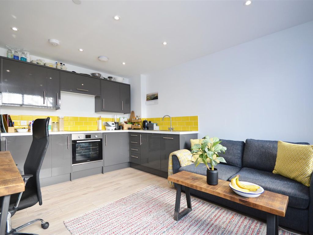 1 bed flat for sale in Stockwood Road, Brislington, Bristol BS4, £160,000