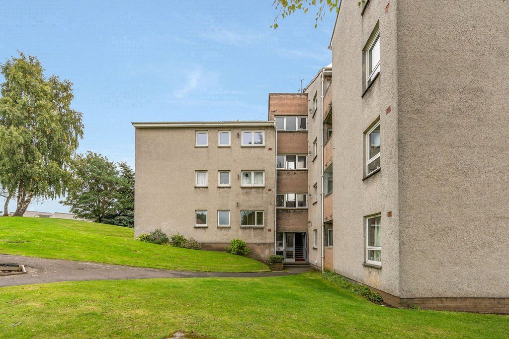 2 bed flat for sale in North Gyle Grove, Edinburgh EH12, £185,000