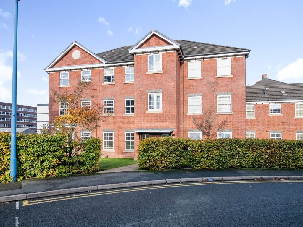 2 bed flat for sale in Creed Way, West Bromwich B70, £70,000