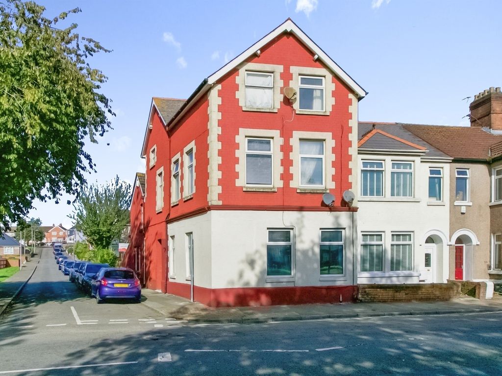 2 bed maisonette for sale in Cardiff Road, Barry CF63, £190,000
