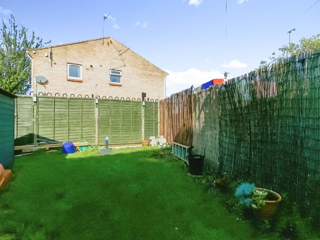 2 bed maisonette for sale in Cardiff Road, Barry CF63, £190,000