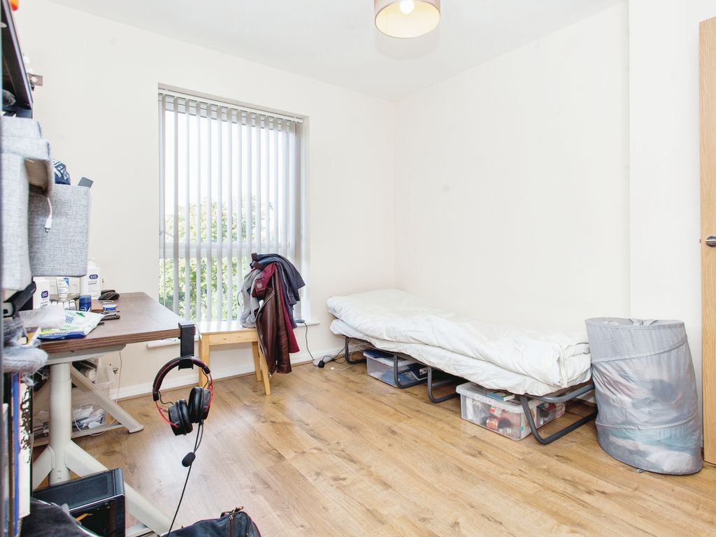 2 bed flat for sale in Yeoman Drive, Cambridge, Cambridgeshire CB3, £335,000