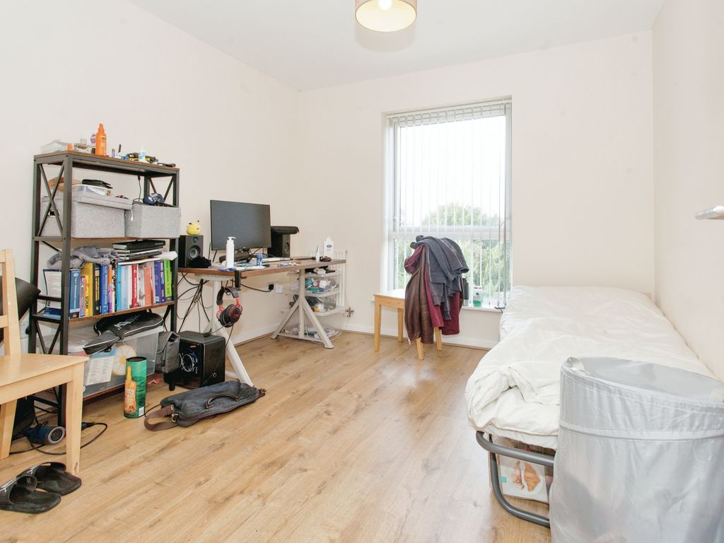 2 bed flat for sale in Yeoman Drive, Cambridge, Cambridgeshire CB3, £335,000