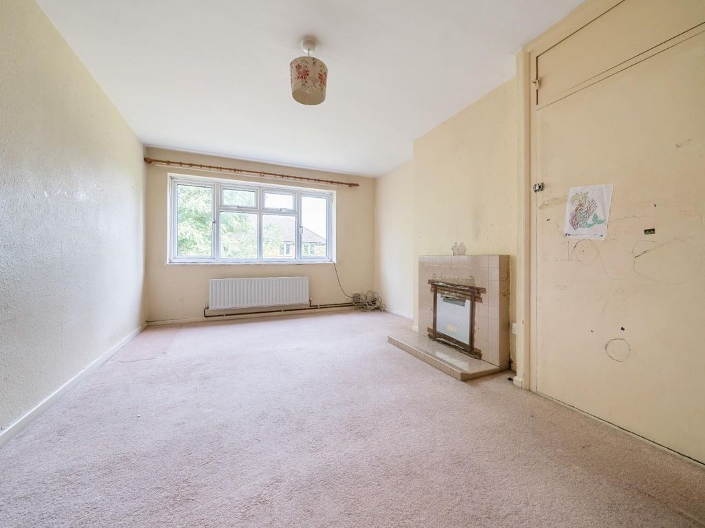 1 bed flat for sale in Hanover Way, Windsor SL4, £140,000