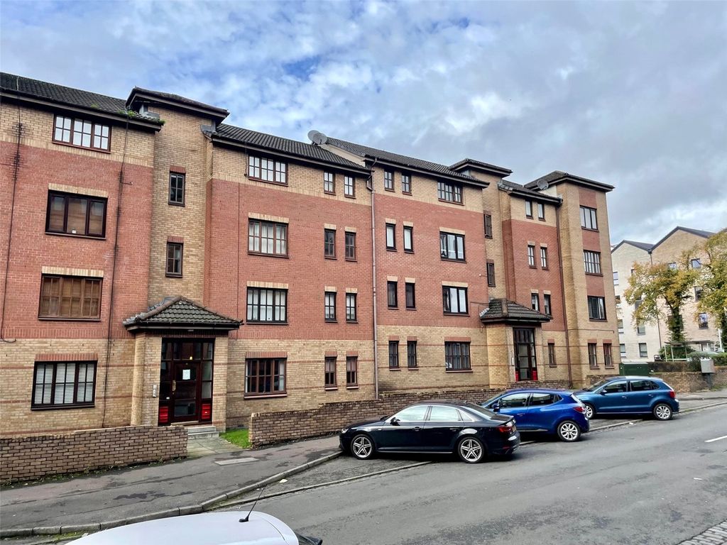 1 bed flat for sale in Greenlaw Road, Yoker, Glasagow G14, £90,000