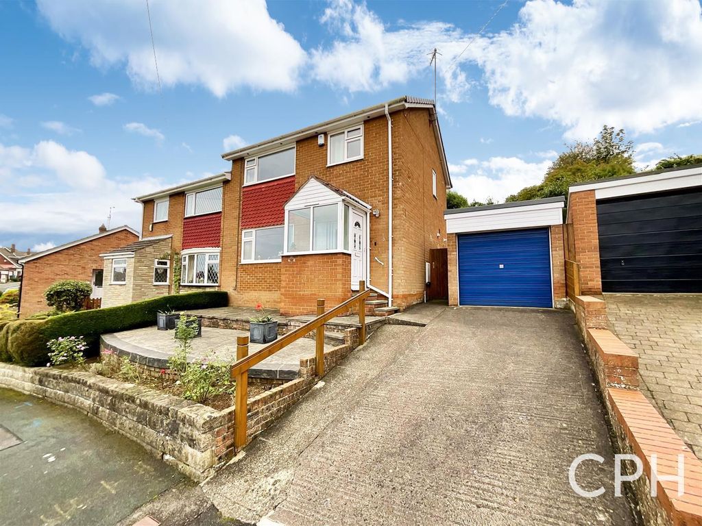 3 bed property for sale in Chestnut Close, Scarborough YO12, £229,995