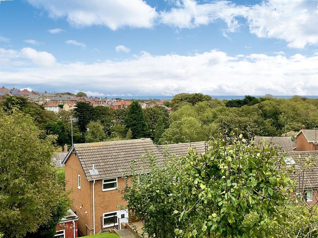 3 bed property for sale in Chestnut Close, Scarborough YO12, £229,995