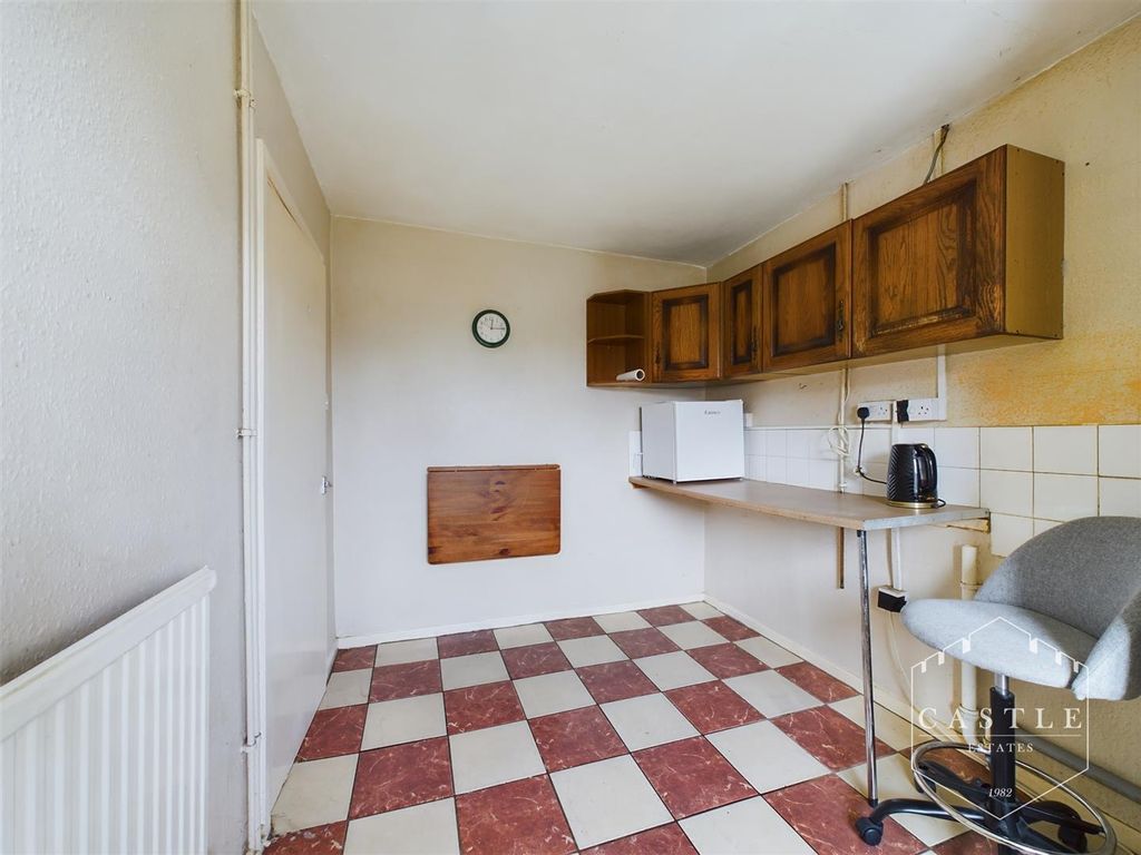 2 bed flat for sale in Newlands Road, Barwell, Leicester LE9, £80,000