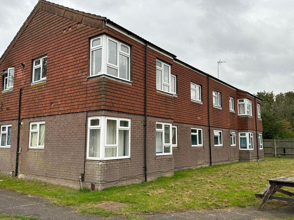 2 bed flat for sale in Lexington Grove, Reading, Berkshire RG2, £195,000