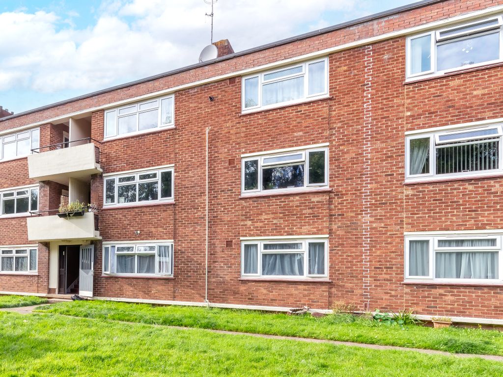 2 bed flat for sale in Station Road, Bristol BS10, £165,000