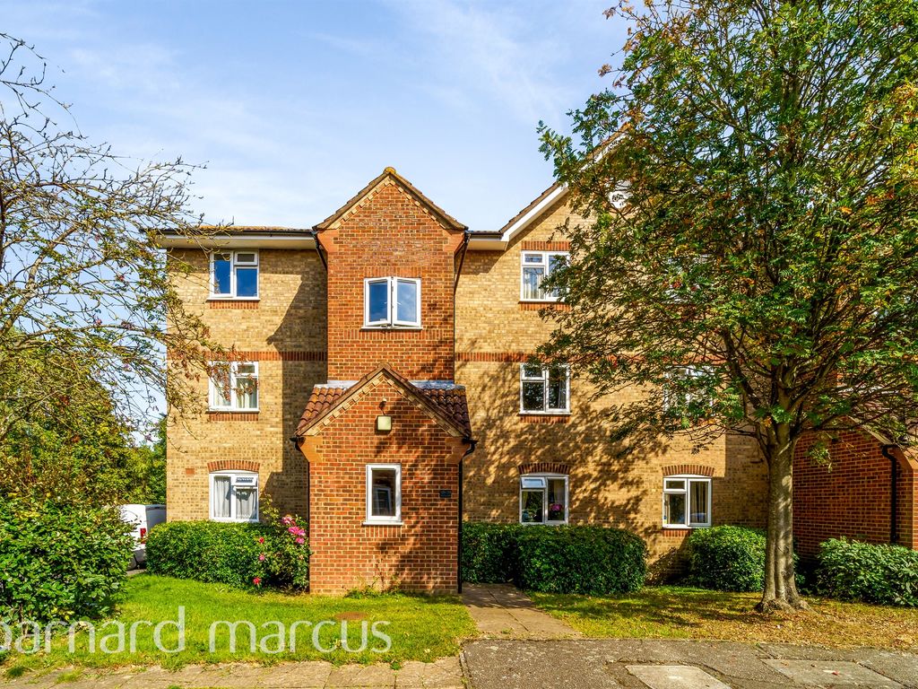 1 bed flat for sale in Gainsborough Road, Hayes UB4, £200,000