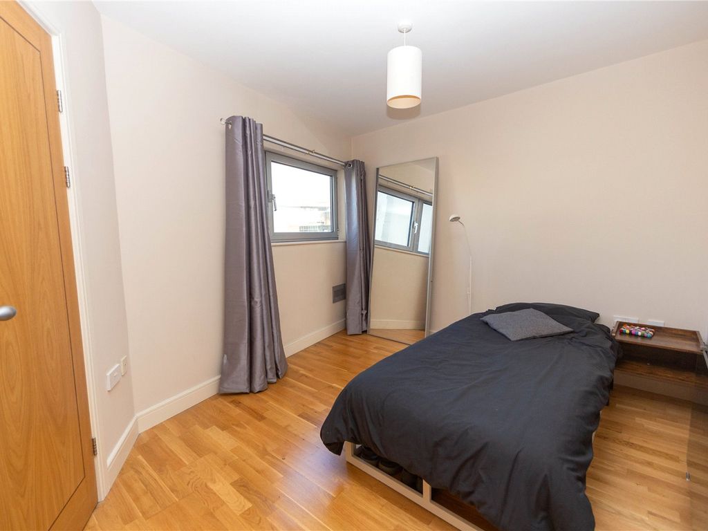 1 bed flat for sale in Altolusso, Cardiff CF10, £130,000