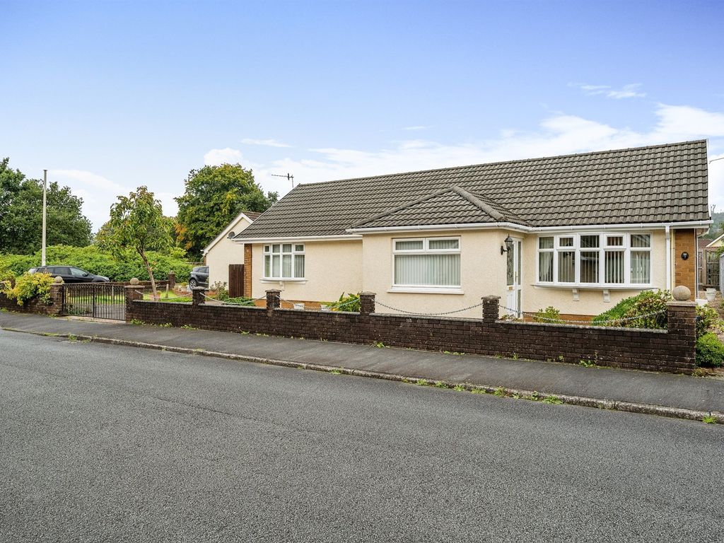 3 bed detached bungalow for sale in Glantawe Park, Ystradgynlais, Swansea SA9, £285,000