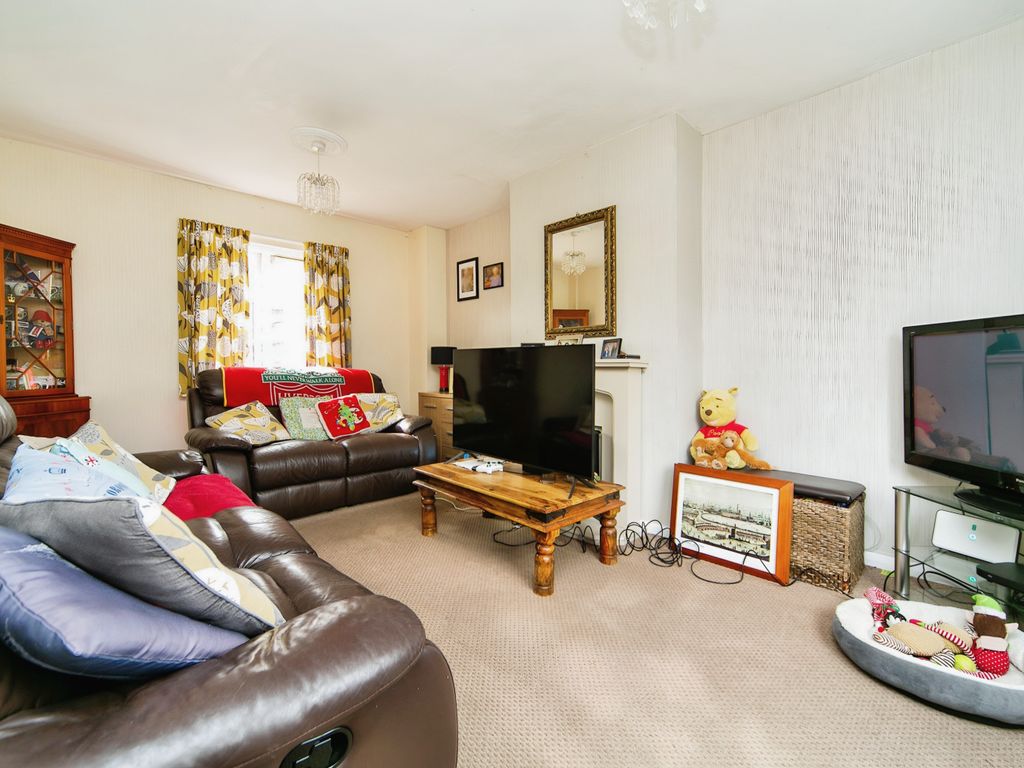 2 bed terraced house for sale in Willow Road, Chester CH4, £140,000