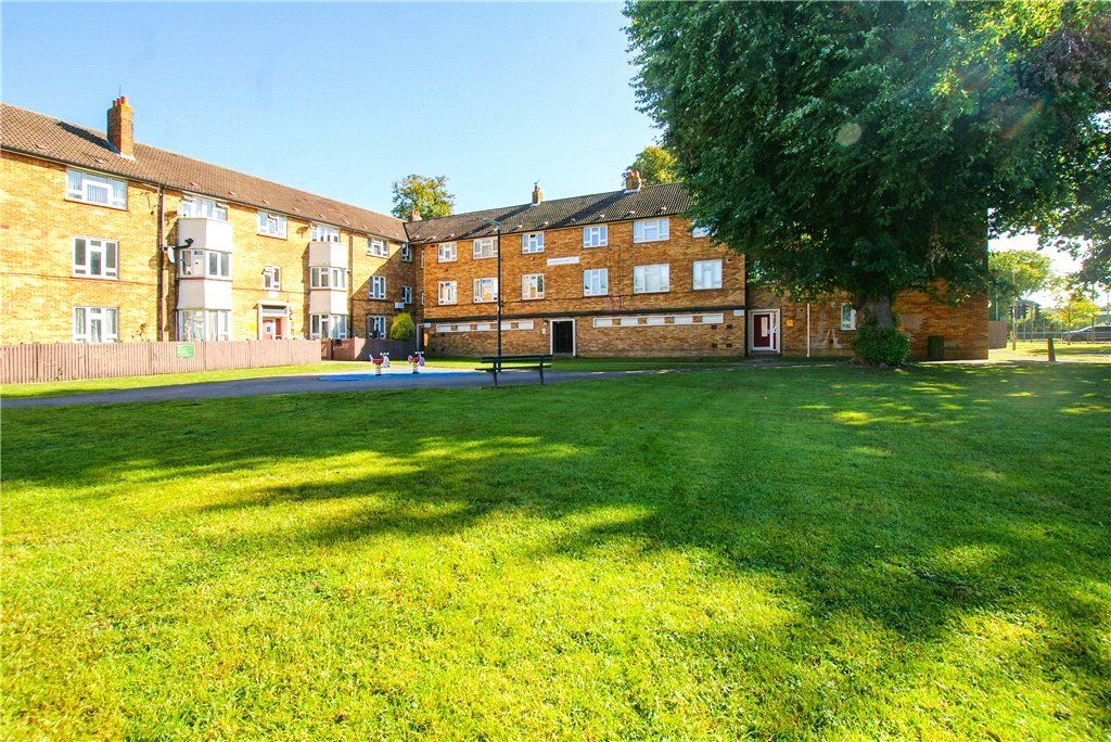 2 bed flat for sale in Billy Lawn Avenue, Havant, Hampshire PO9, £120,000