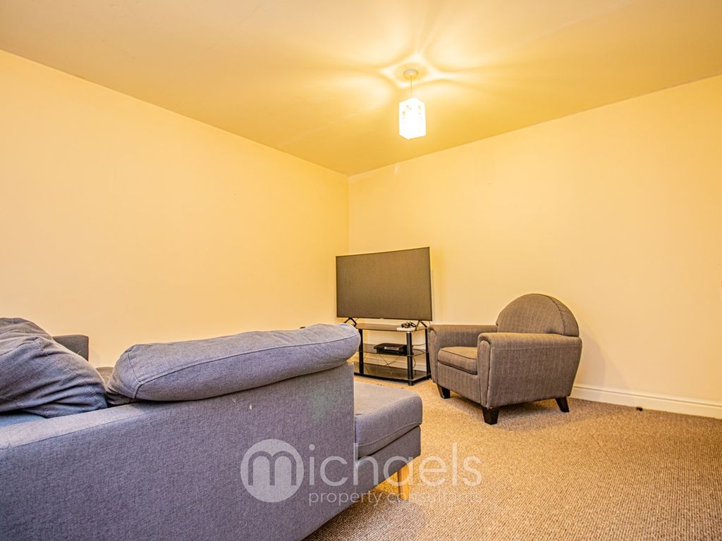 2 bed flat for sale in Nottage Crescent, Braintree CM7, £180,000