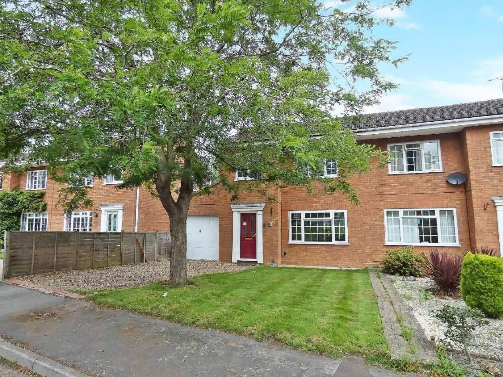 3 bed semi-detached house for sale in The Holt, Buckingham MK18, £318,000