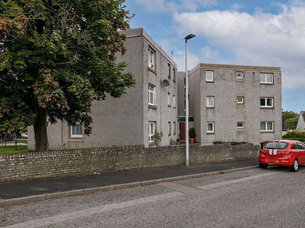 3 bed flat for sale in Ardlair Terrace, Dyce, Aberdeen AB21, £65,000