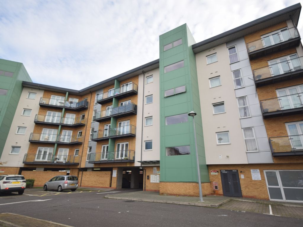 2 bed flat for sale in Parkhouse Court, Hatfield AL10, £290,000