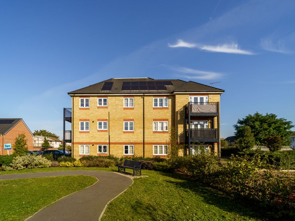 2 bed flat for sale in Laburnum Way, Stanwell TW19, £290,000