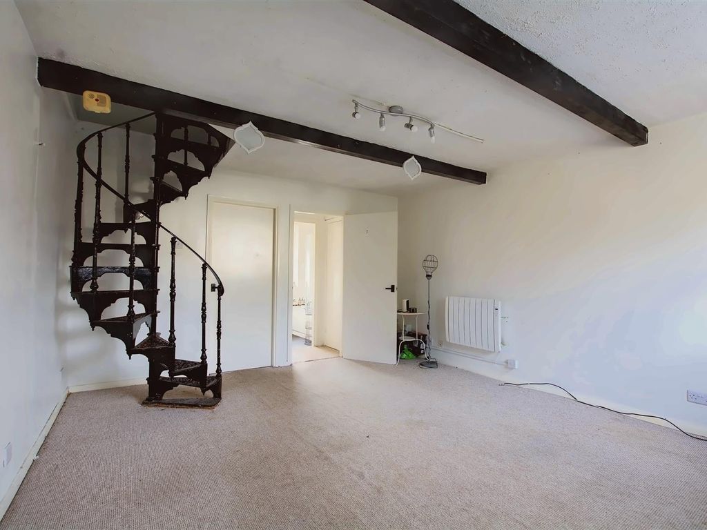 1 bed flat for sale in Regent Street, New Basford, Nottingham NG7, £35,000