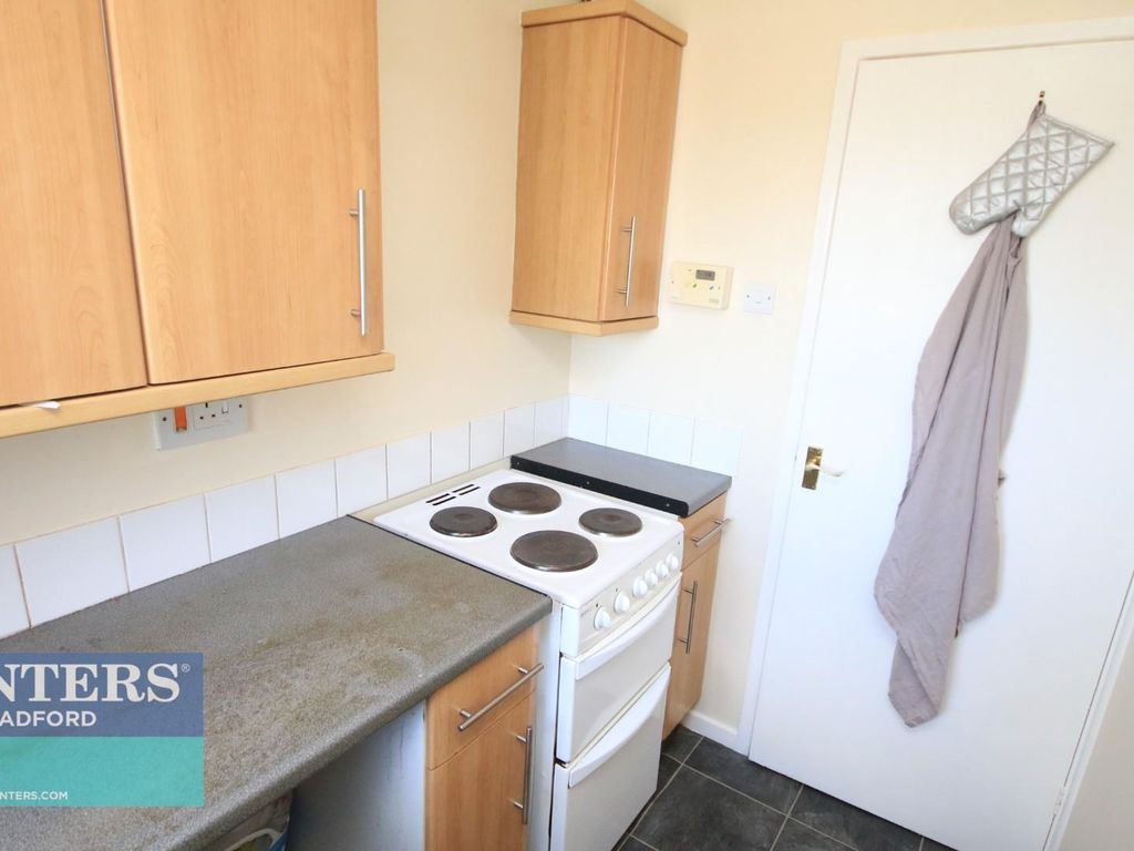 1 bed flat for sale in Ascot Parade, Bradford BD7, £55,000