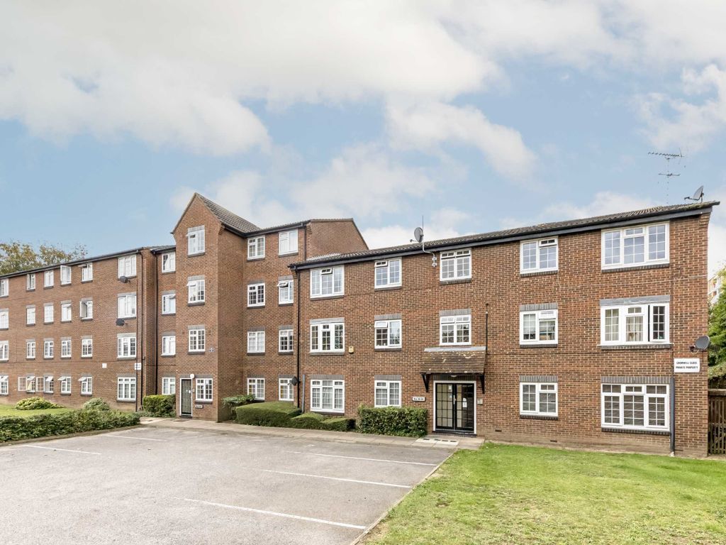 1 bed flat for sale in Cromwell Close, London W3, £310,000