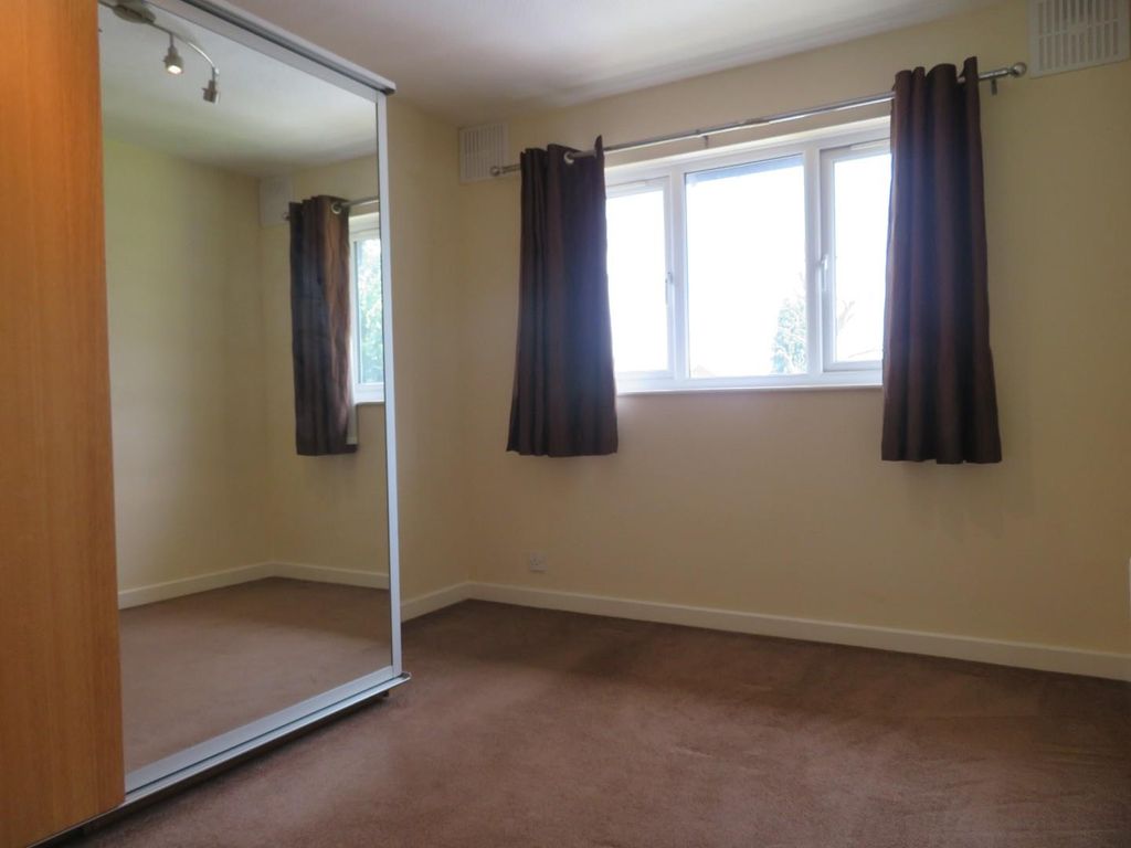1 bed flat for sale in Colebrook Lane, Loughton IG10, £225,000