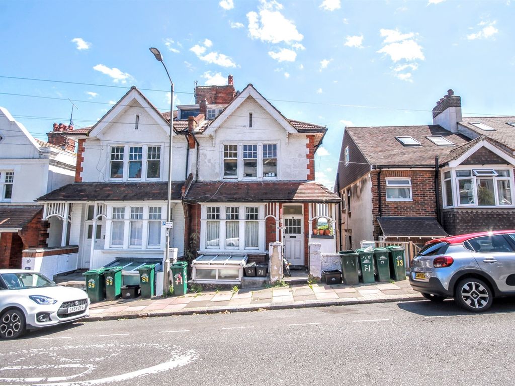 1 bed flat for sale in Millers Road, Brighton BN1, £290,000