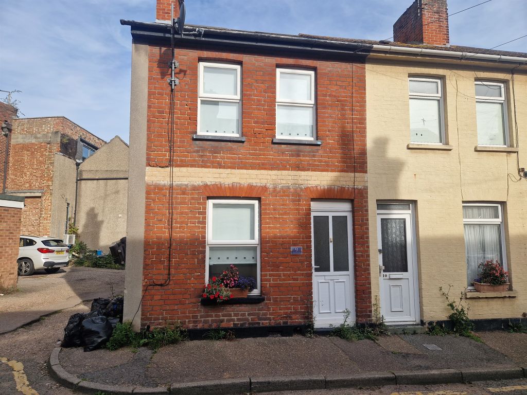 2 bed end terrace house for sale in Hordle Place, Dovercourt, Harwich CO12, £90,000