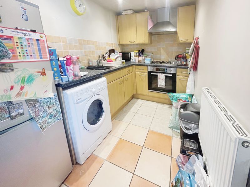 2 bed flat for sale in Norwich Avenue West, Bournemouth BH2, £165,000
