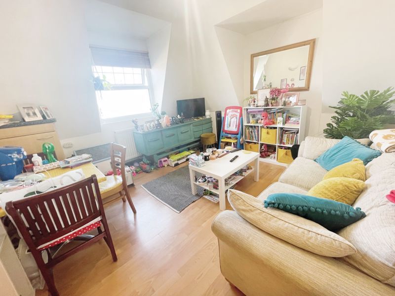 2 bed flat for sale in Norwich Avenue West, Bournemouth BH2, £165,000